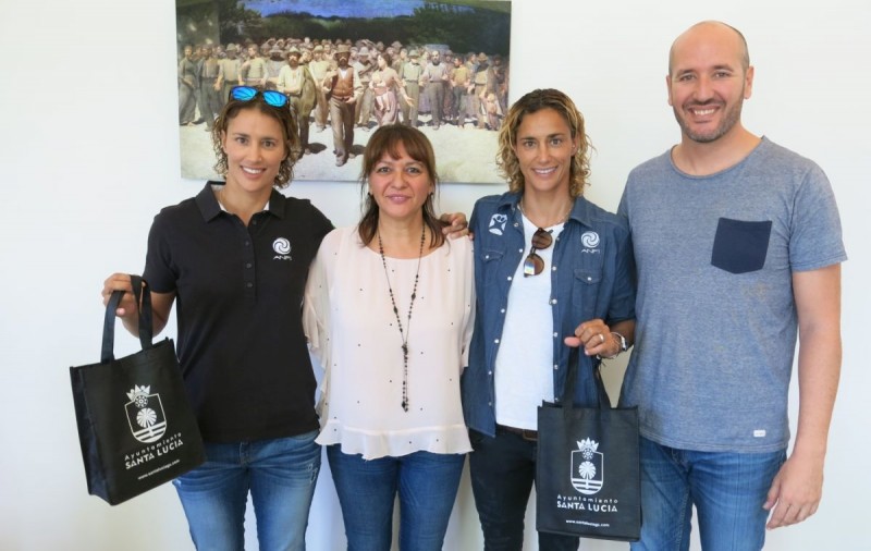 Dunia Gonz�lez felicita a las hermanas Ruano por su �ltimo campeonato mundial