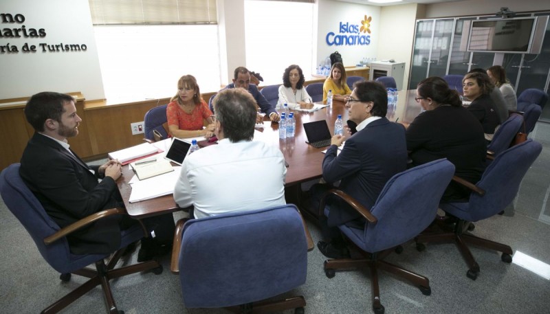 Isaac Castellano expone a patronales y cabildos la futura Ley de Turismo de Canarias