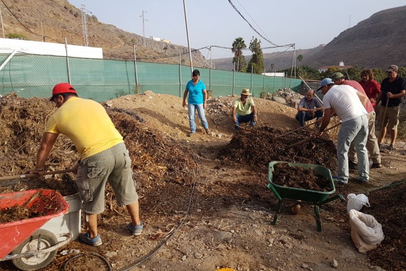 Tirajana forma a agricultores para la elaboraci�n de compost 