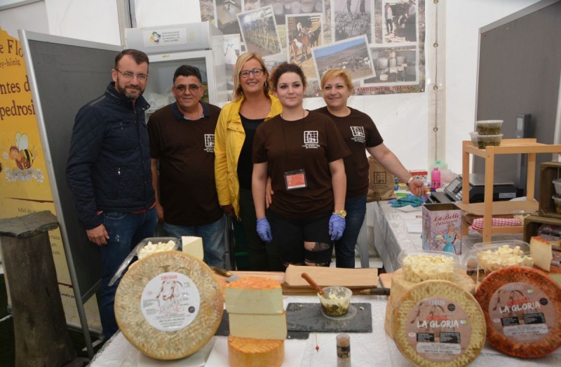 Tirajana expone vino, queso y aceite en Santa Br�gida 