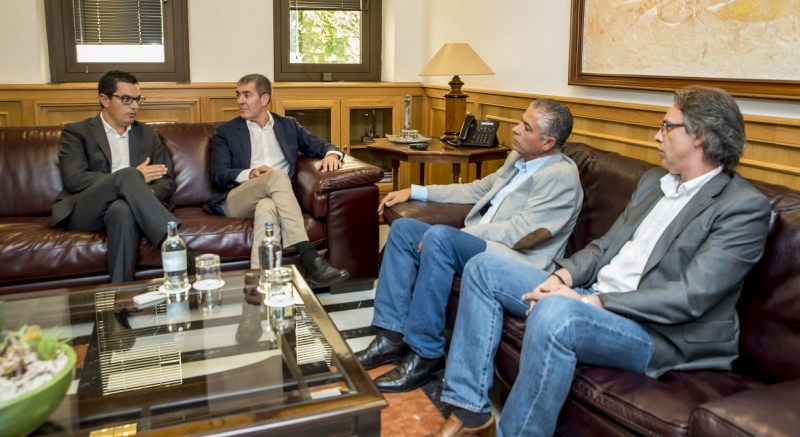 El Gobierno presenta a los alcaldes de La Aldea y Agaete la segunda fase de la carretera de La Aldea