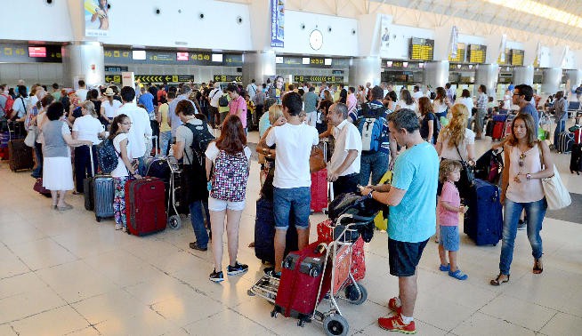 Los aeropuertos canarios registran m�s de 3,9 millones de pasajeros en octubre