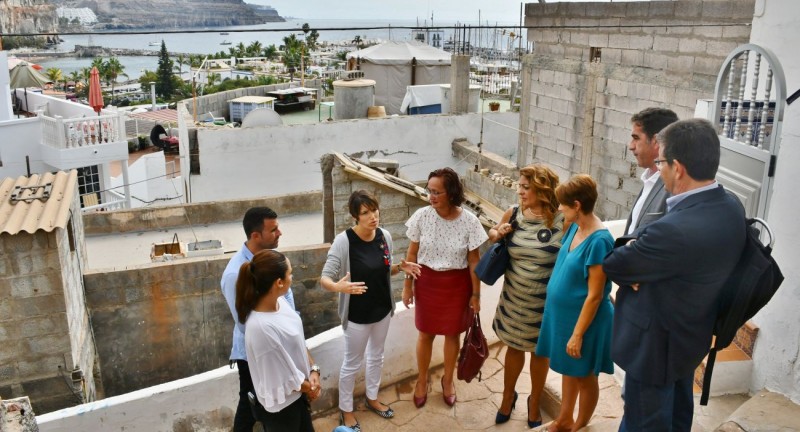 Cristina Valido visita Playa de Mog�n, donde se rehabilitar�n 166 viviendas dentro del proyecto ARRU