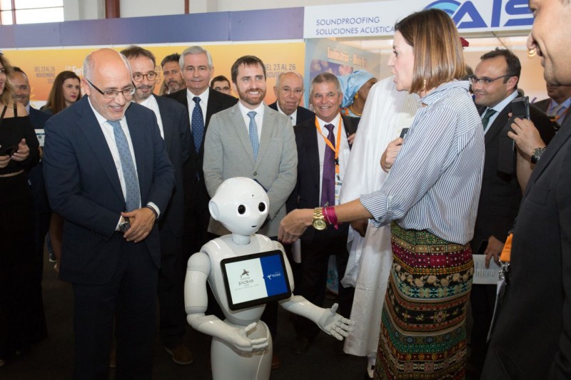 La Feria del Atl�ntico arranca con un robot recepcionista y megalavadoras entre otras novedades 