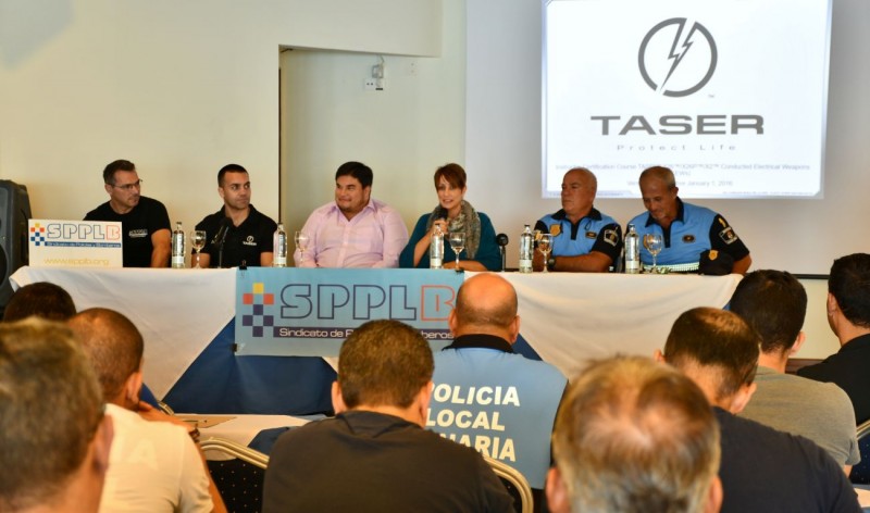 La Polic�a Local de Mog�n se forma en la utilizaci�n de dispositivos TASER