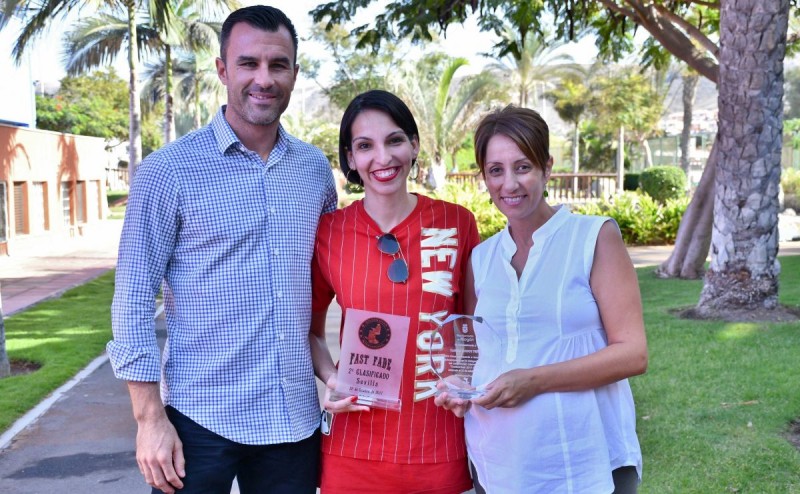 Mog�n reconoce el m�rito profesional de Yanira Godoy, �nica barbera del municipio 