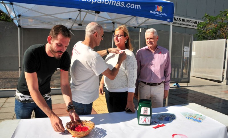 Maspalomas participa en la cuestaci�n mundial contra el Sida