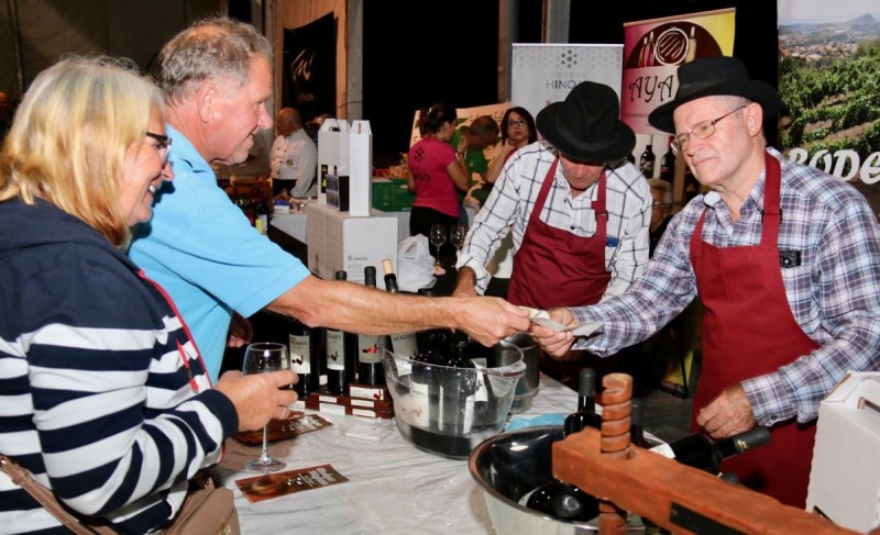 M�s de 1.000 de personas disfrutaron de la Noche de Vinos en Arguinegu�n