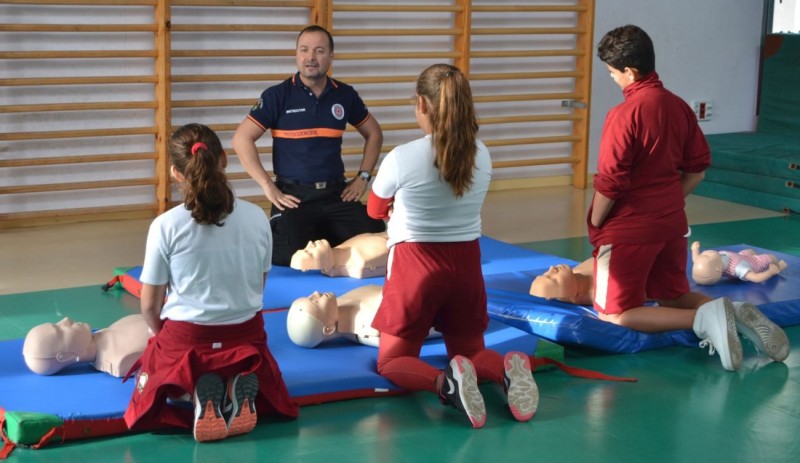 El CEIP Monta�a Los V�lez acogi� la campa�a de prevenci�n �Ag�imes cardio-seguro�