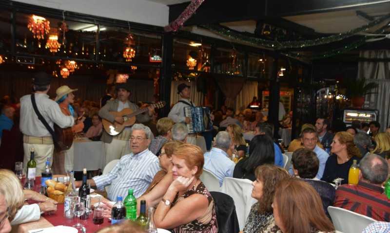 San Bartolom� re�ne a 550 mayores en la cena de Navidad 