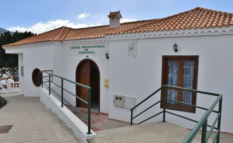 Mog�n mejora las instalaciones del Centro Sociocultural de Veneguera 