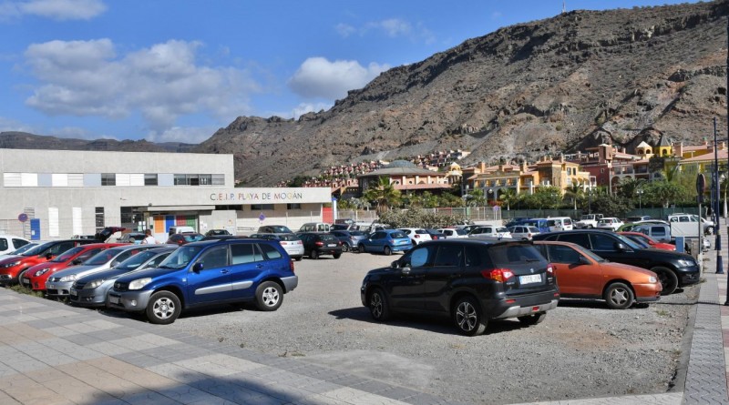El Ayuntamiento asfaltar� el aparcamiento del CEIP Playa de Mog�n y dos calles en el barranco