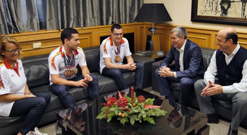 El Gobierno felicita a los nadadores Adri�n Santana y Alejandro Meneses 