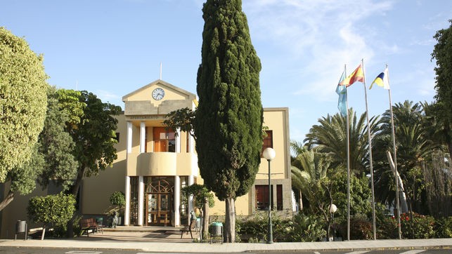 Ag�imes y San Bartolom� de Tirajana conven�an una  lista reserva de personal