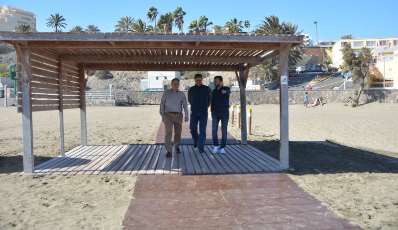 Playa del Ingl�s mejora la accesibilidad con modernas pasarelas sobre la arena