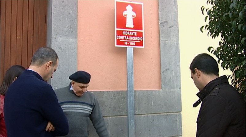 Ag�imes mejora la se�alizaci�n de los hidrantes