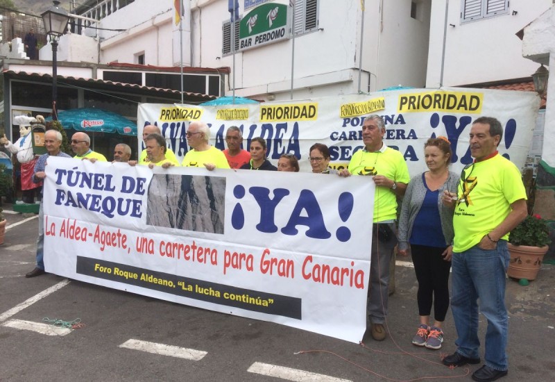 Roque Aldeano se moviliza para exigir la licitaci�n de El Risco-Agaete