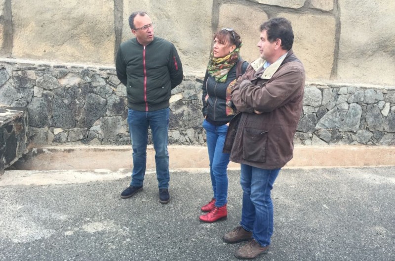 Santa Luc�a embellece la entrada al municipio por los taludes de Doctoral