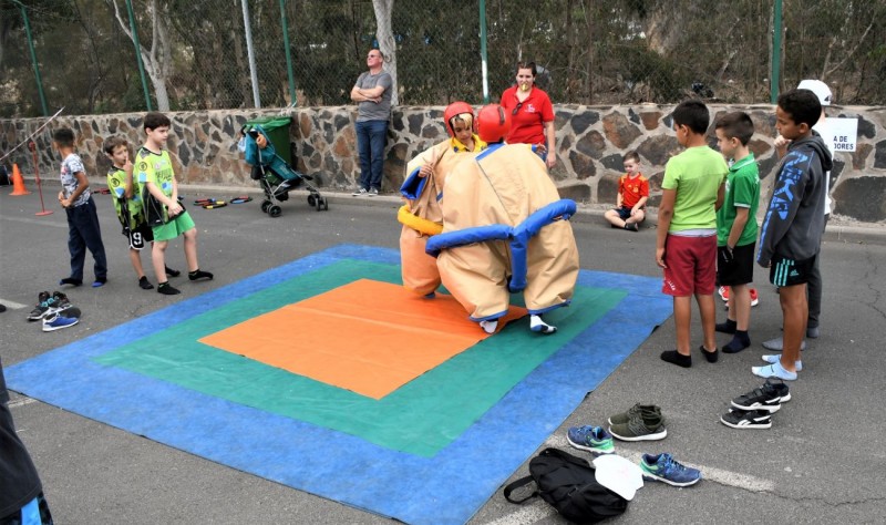 En Mog�n m�s de 400 ni�@s  participaron en las III Olimpiadas por la paz