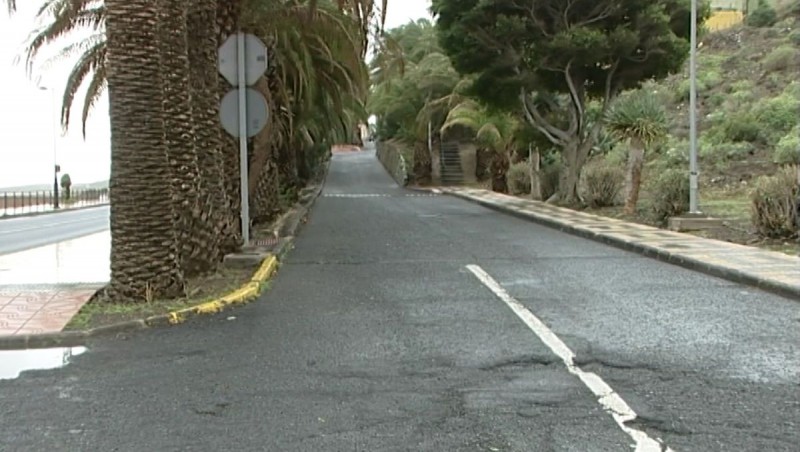 Ag�imes acondiciona el acceso norte de Monta�a los V�lez