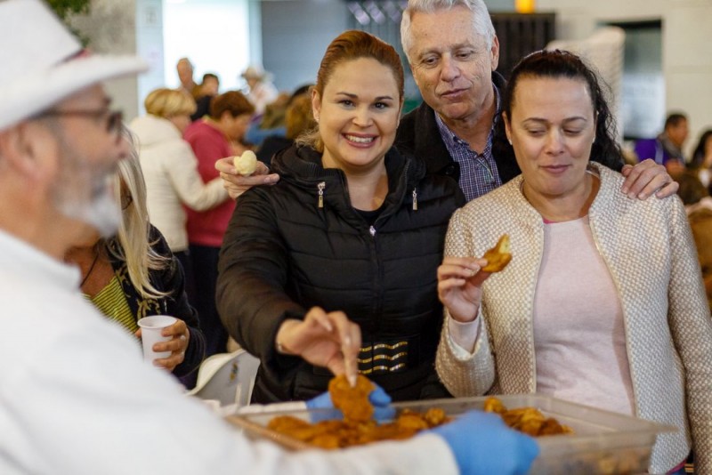 Juglares, trovadores y turistas se suman al Carnaval Tradicional de Maspalomas