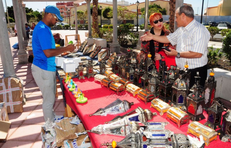 Maspalomas expone artesan�a marroqu� en la Plaza del Camellero 