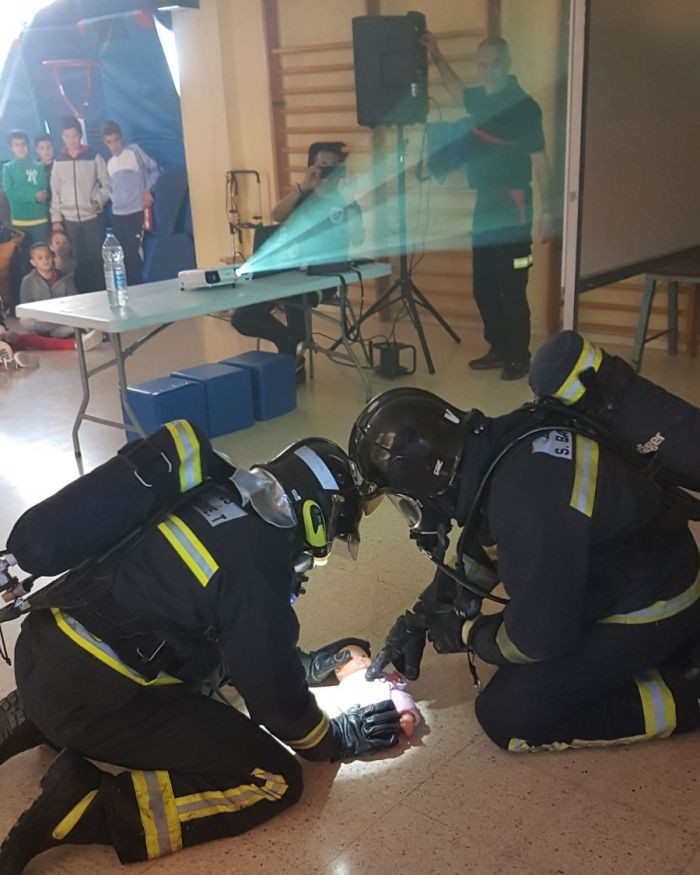 Los bomberos de Maspalomas llevan la protecci�n a los centros educativos