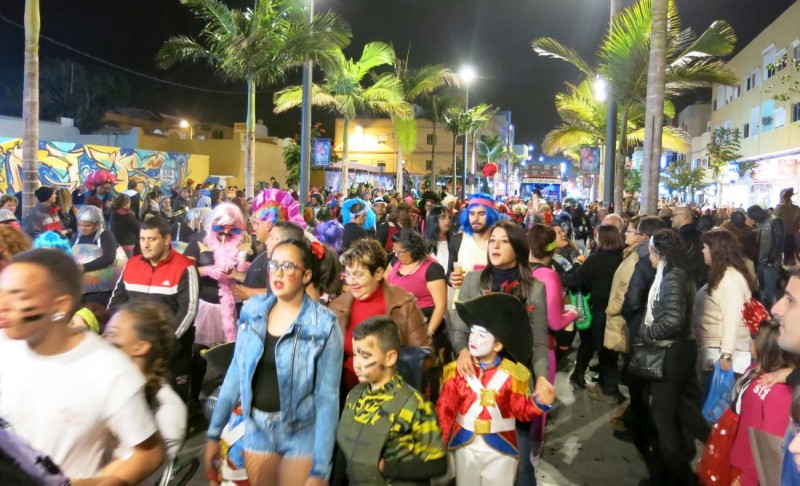 Santa Luc�a no discrimina a los g�neros musicales en la cabalgata del Carnaval