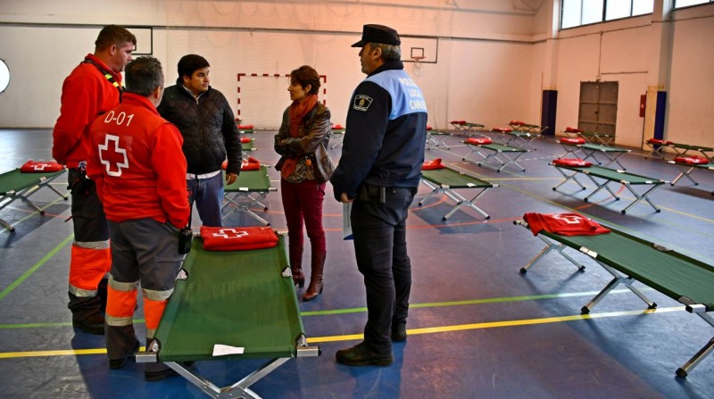 El Ayuntamiento y Cruz Roja habilitan el pabell�n del IES Arguinegu�n como albergue