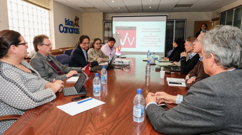 Turismo presenta a la Fecam el decreto de alquiler vacacional