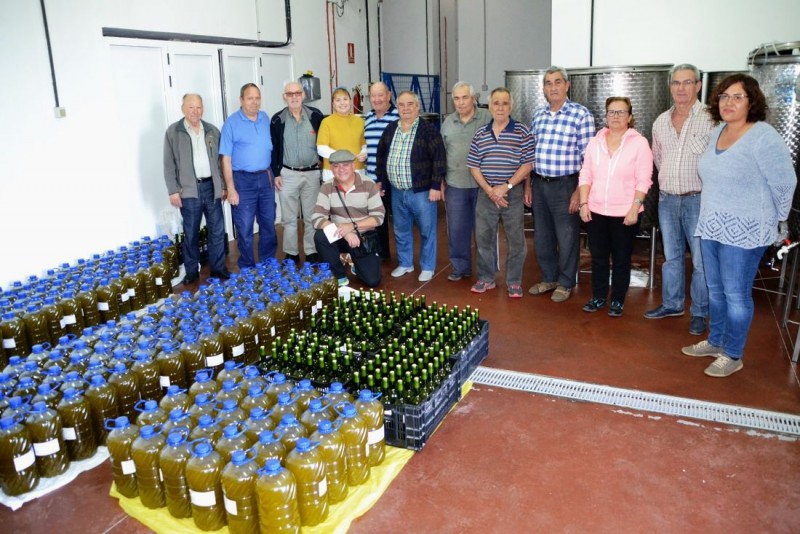 Ag�imes inicia el reparto de aceite de oliva 