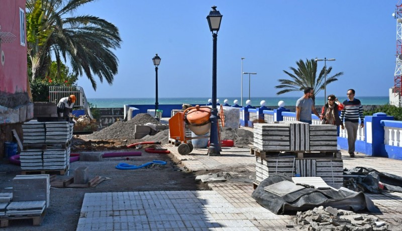 Mog�n invierte m�s de 41.000 euros en acondicionar y embellecer la plaza de Las Mara�uelas