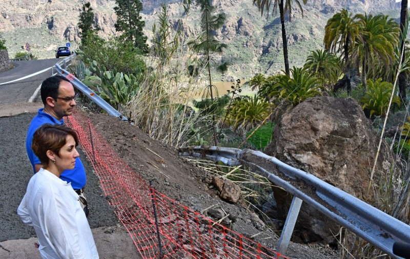 Mog�n sufre un nuevo desprendimiento de tierras y piedras en la carretera GC-505