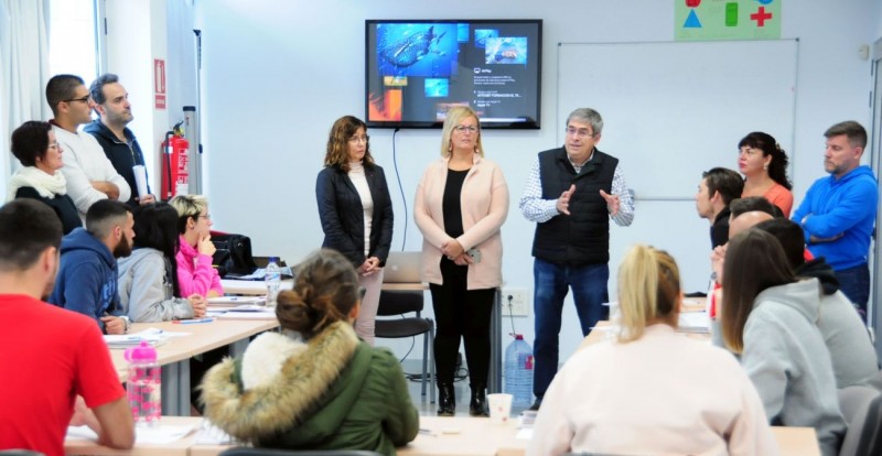 Maspalomas forma a 45 j�venes en restauraci�n, salvamento y jardiner�a