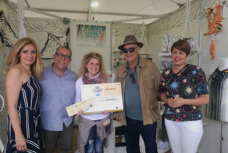 La artesana de macram� Luc�a D�az gana el premio al mejor stand en la Feria Primavera Sur 