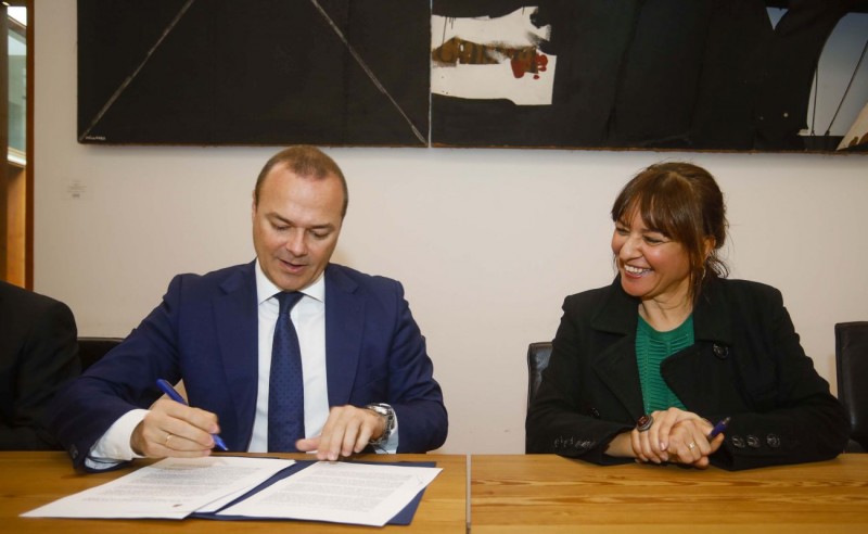 Santa Luc�a y la capital firman un convenio para compartir sus bolsas de empleo 