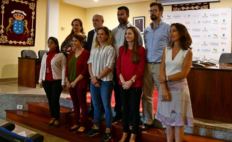 Tara Pacheco presenta a sus patrocinadores con el apoyo del Ayuntamiento de Mog�n