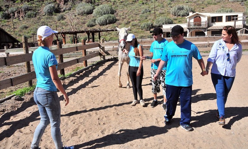 Tirajana sigue apostando por la equinoterapia como clave en la inclusi�n  
