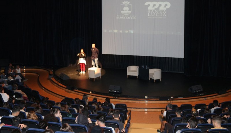 M�s de 500 j�venes de Santa Luc�a aprenden los peligros del culto al cuerpo 