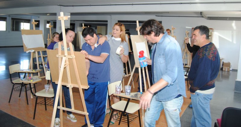Maspalomas ofrece clases de pintura a los usuarios del Centro Ocupacional
