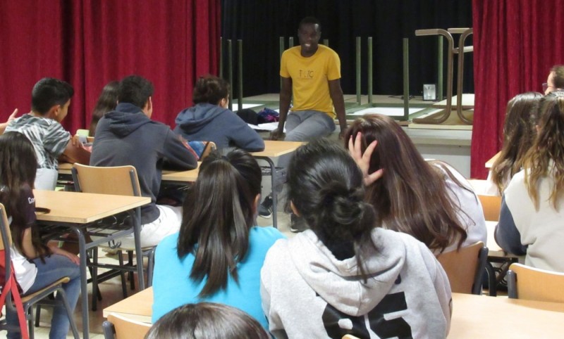 Malik Gueye: �La Ley de Extranjer�a condena a manteros a vender en la calle y ser clandestinos�