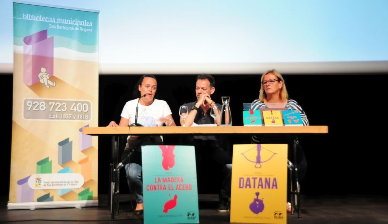 Carlos Gonz�lez comparte con estudiantes de Maspalomas parte de su trilog�a `Sangre�   