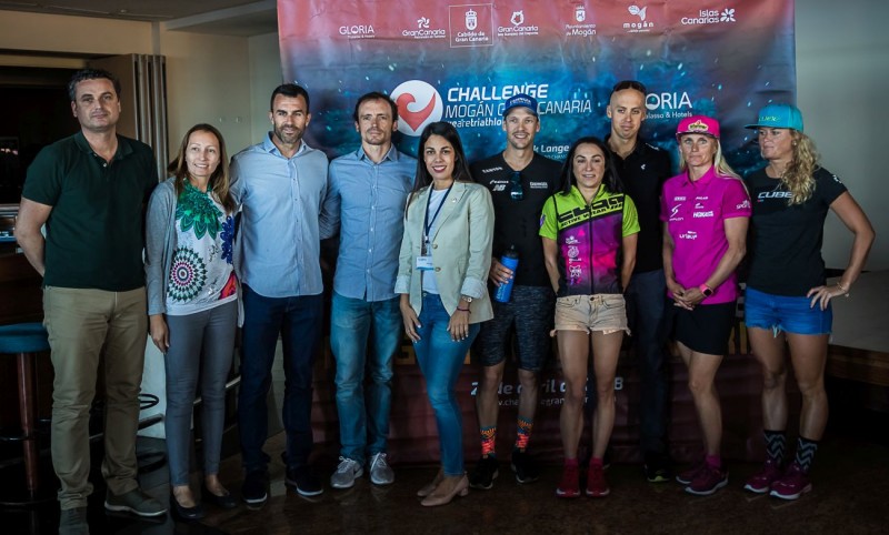 Triatletas profesionales arrancan la tercera edici�n de Gloria Challenge Mog�n Gran Canaria