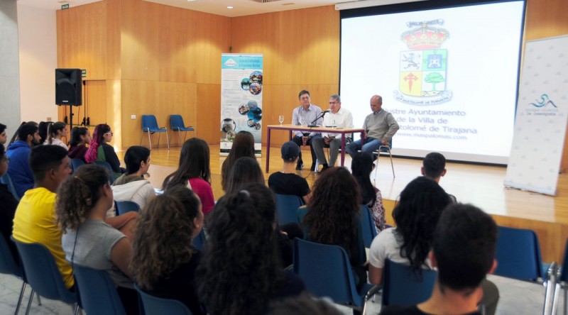 Estudiantes de Maspalomas se interesan  por los oc�anos