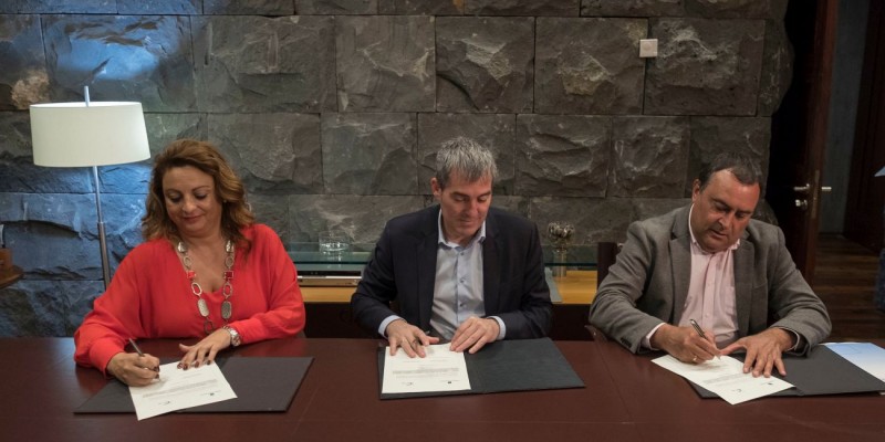 Gobierno y Fecam firman el  reparto de la financiaci�n destinada a los servicios sociales 