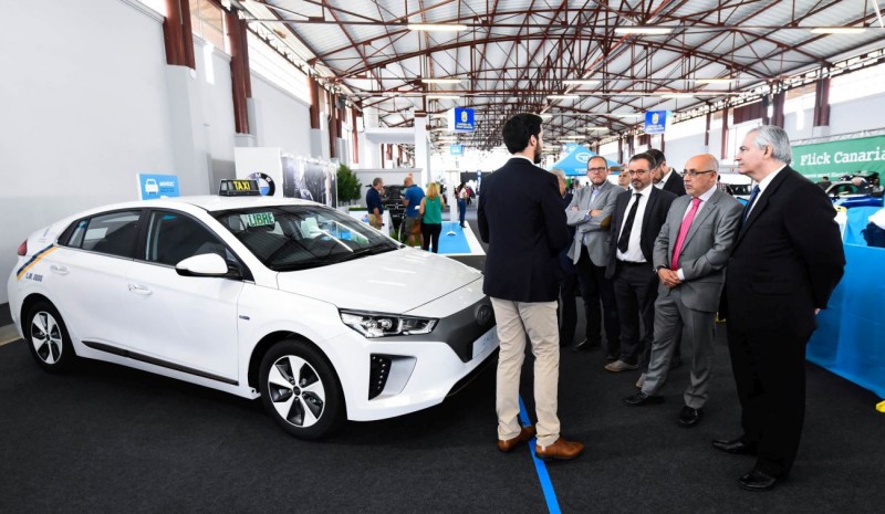 Desde un Tesla a triciclos de reparto y  minindustriales en el Sal�n del Veh�culo El�ctrico de Infecar 