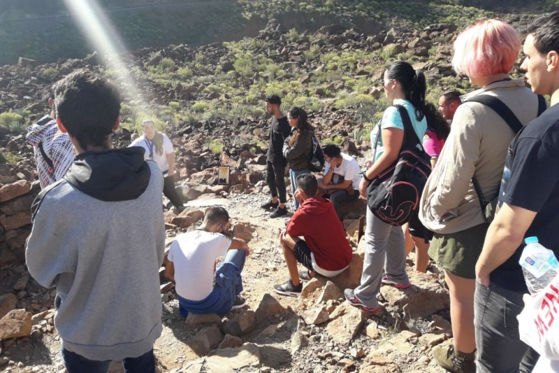 J�venes del municipio visitan la Necr�polis de Arteara y Tunte