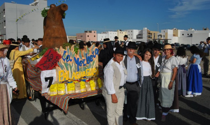 El Tablero celebra su romer�a con 15 carrozas y 10 agrupaciones musicales