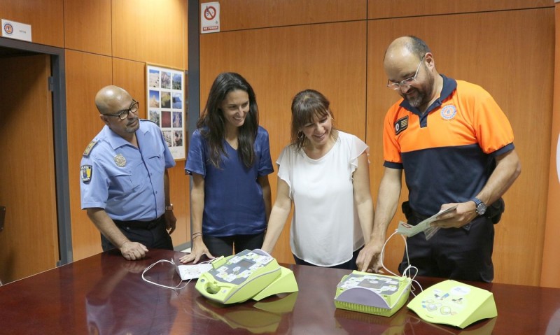 Protecci�n Civil y la Polic�a Local de Santa Luc�a se convierten en espacios cardioprotegidos