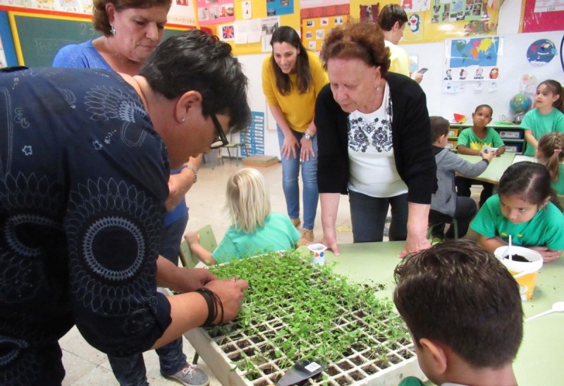 Mayores de Santa Luc�a comparten sabidur�a con alumnos del CEIP Tagoror 